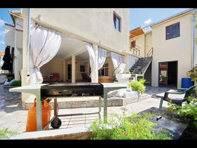 Anna Apartment