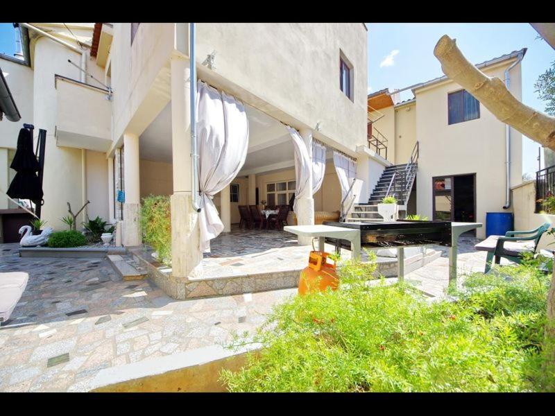 Anna Apartment *